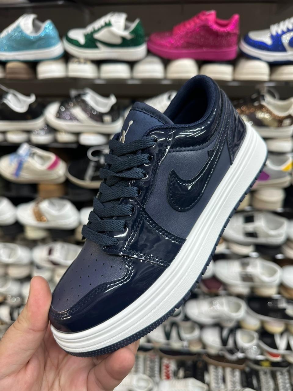 кроссовки кожа,кроссовки nike air jordan 1,кроссовки женскиe,кроссовки бордовые,кроссовки