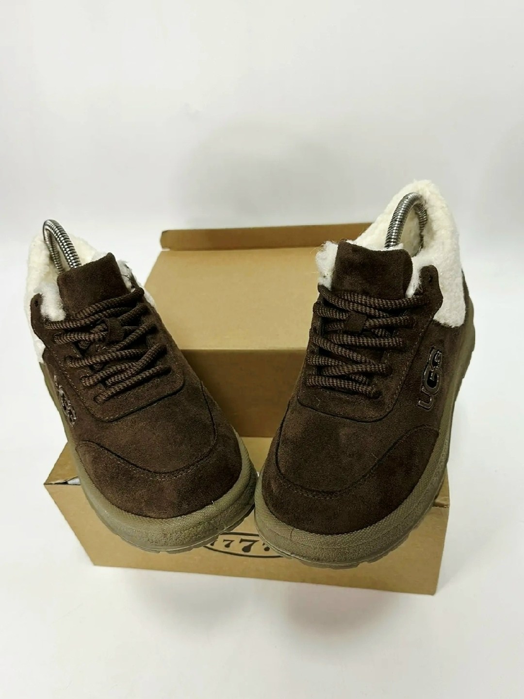 ,ugg кроссовки зимние,зимние кроссовки женские с мехом,кроссовки зимние женские ugg,кроссовки зимние женские ugg модель 551080