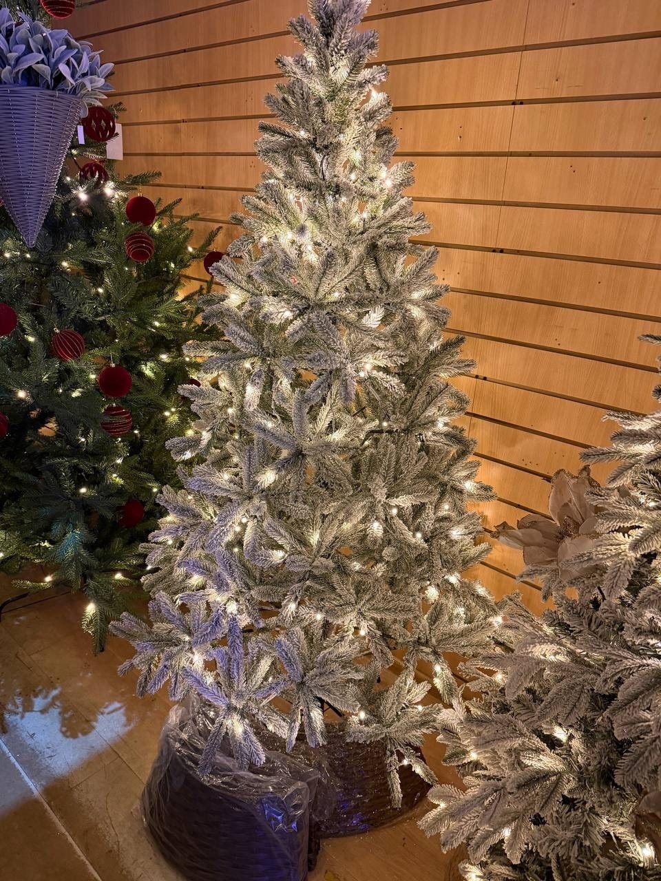 елка заснеженная с встроенной гирляндой,елка искусственная заснеженная,елка заснеженная световая "форесто" премиум (холодный белый),ель crystal queen заснеженная с гирляндой 820 ламп,ель искусственная