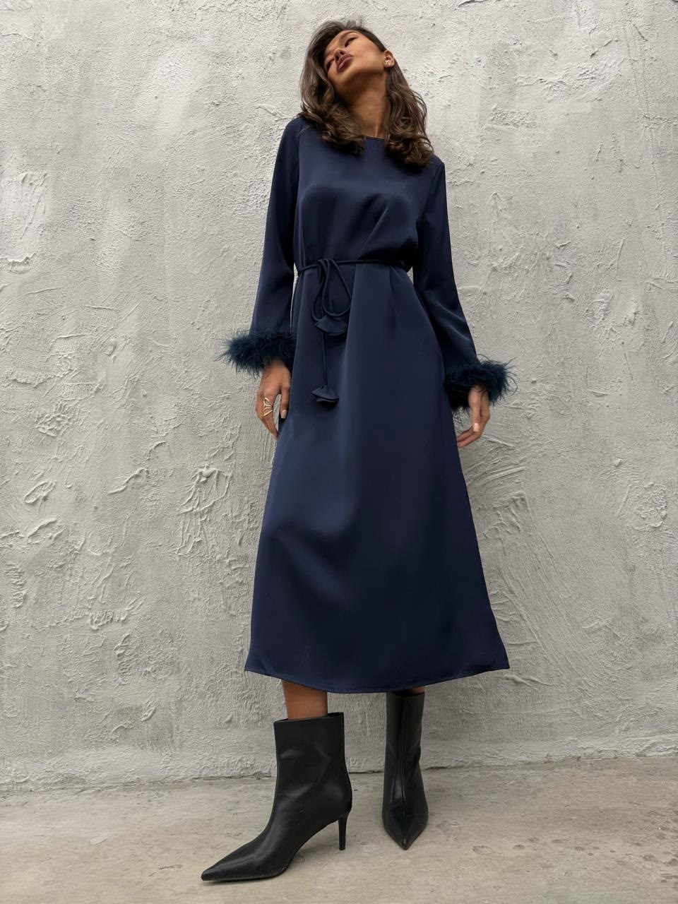 атласное платье,нарядное платье,платье с перьями,платье,платье женские вечерние