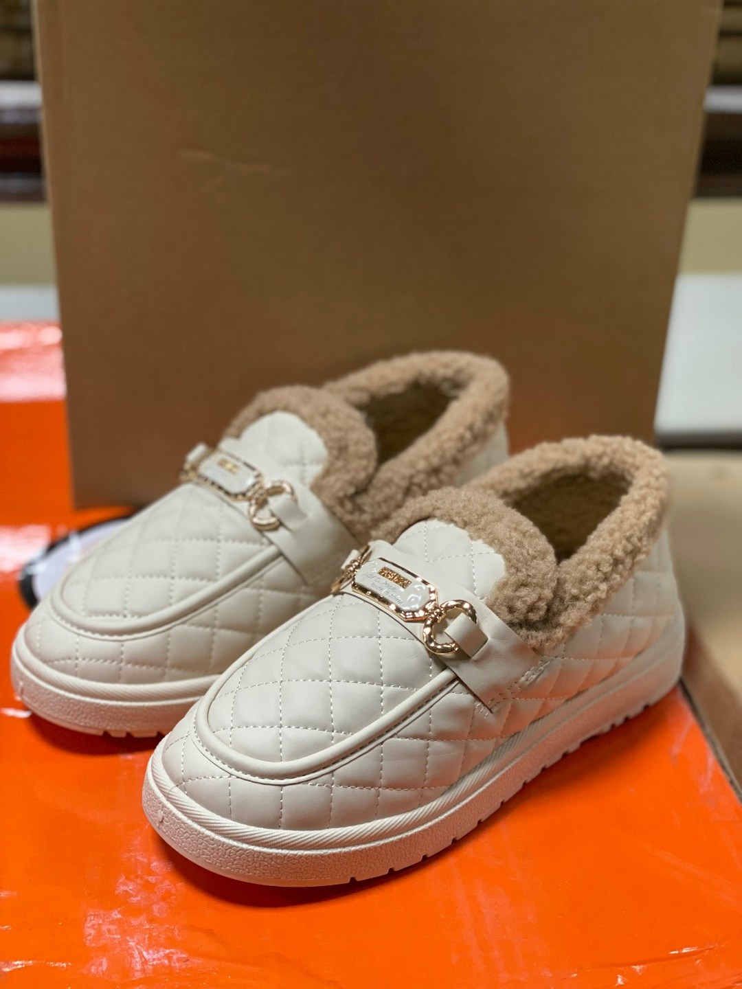 ,женская ,угги женские зимние короткие с мехом подошве нескользящая, теплая,зимняя женская