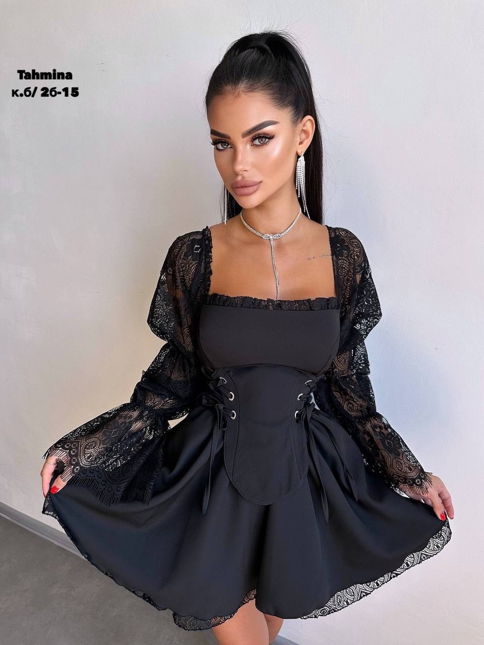 короткое платье,платье и корсет,платье с объемными рукавами,атласное корсетное платье с пышной двойной юбкой и объемными рукавами,платье