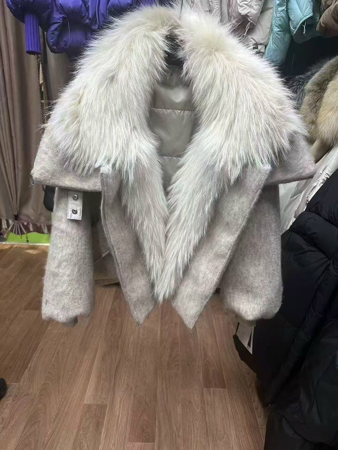 пуховик с мехом,куртка с мехом,пуховик с чернобуркой,женская зимняя куртка,куртка с натуральным мехом