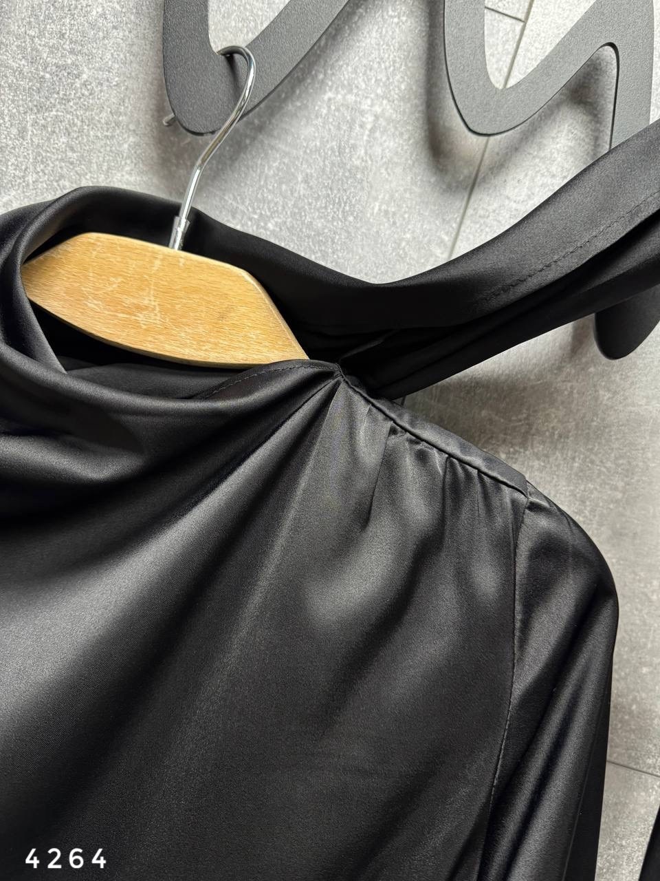 блуза свободного кроя,блузка элегантная,блуза из струящейся ткани,объемные рукава,длинные рукава