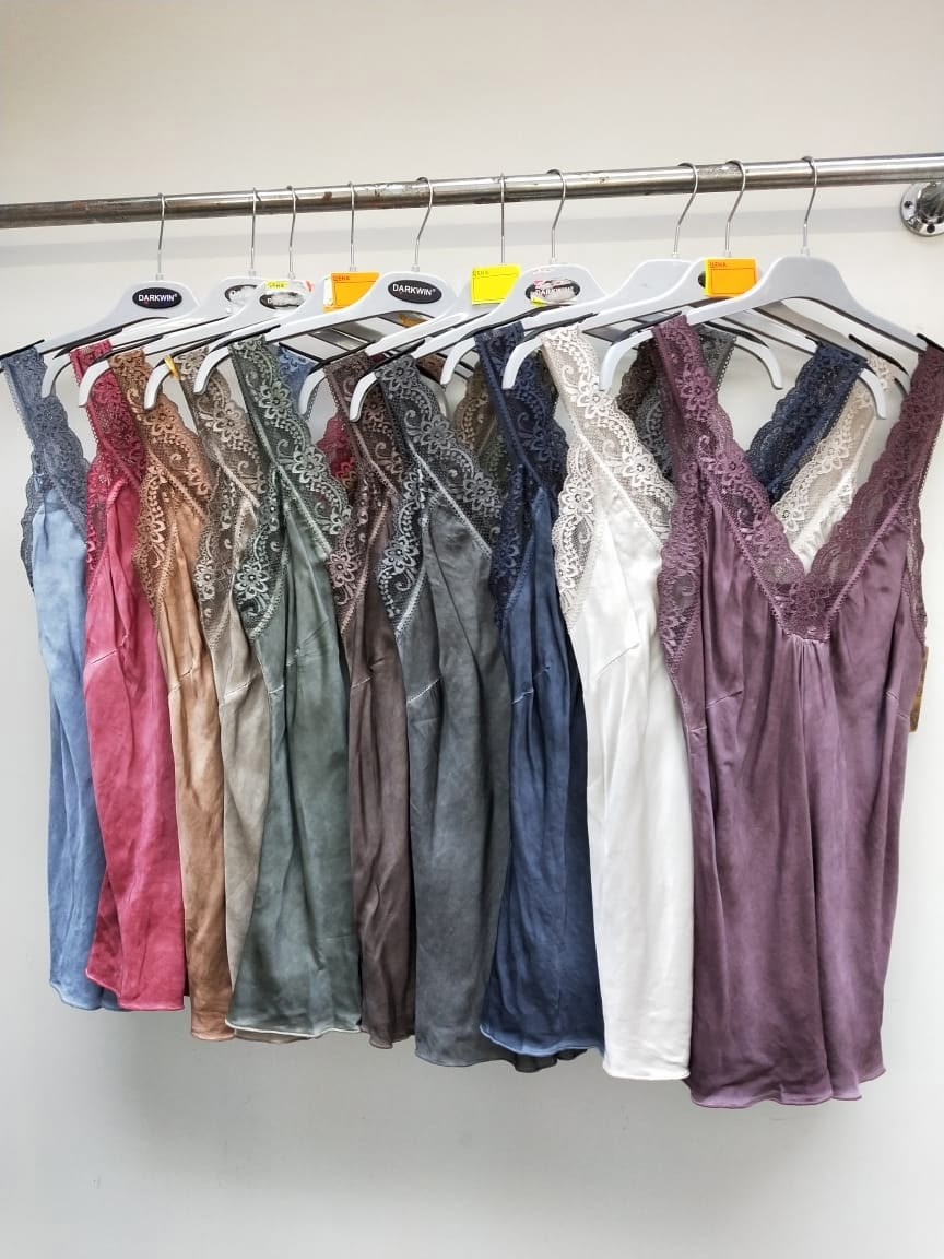 шелковая майка интимиссими,топ с кружевом в бельевом стиле,шёлковый топ с широким кружевом,бельевой стиль кружево,топ шелковый с кружевом