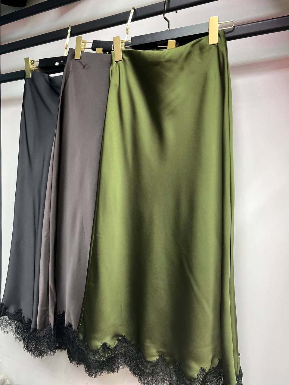 атласная юбка,атласная юбка миди,юбка,юбка шелковая,зеленая шелковая юбка