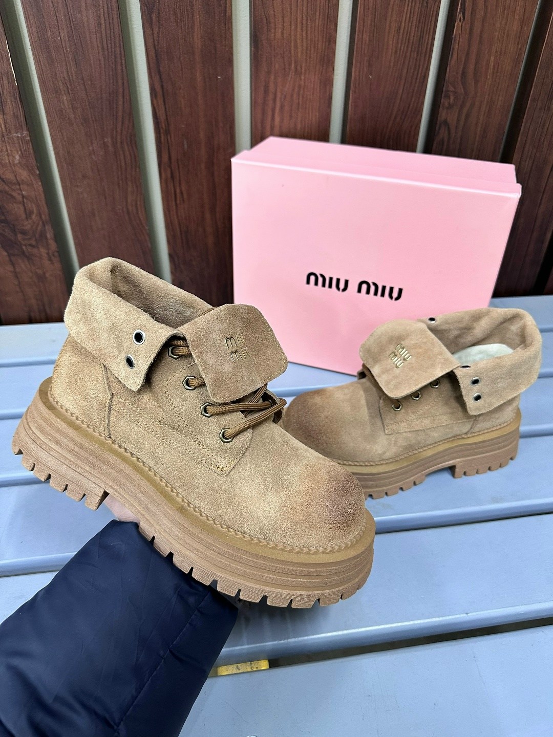 ботинки замшевые miu miu,ботинки miu miu,ботинки женские miu miu,ботинки миу миу натуральные замшевые miu miu,ботинки замшевые miu miu на осень