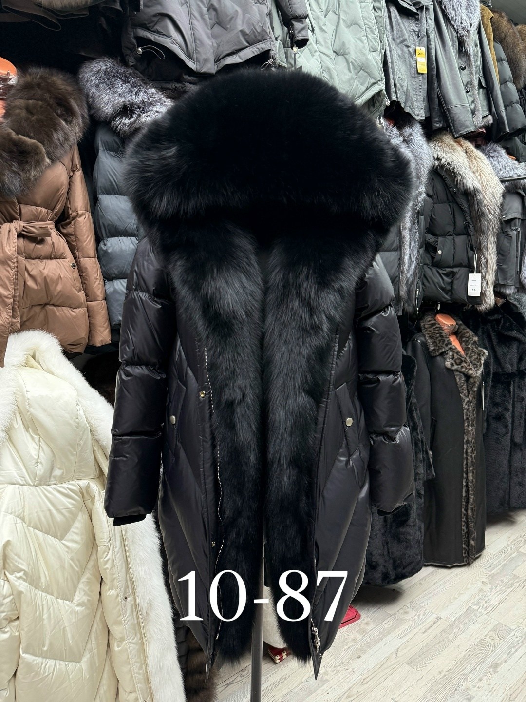 пуховик с капюшоном мех чернобурка,пуховик с натуральным мехом чернобурки,пуховик мех чернобурка,пуховик чернобурка,пуховик с натуральным мехом