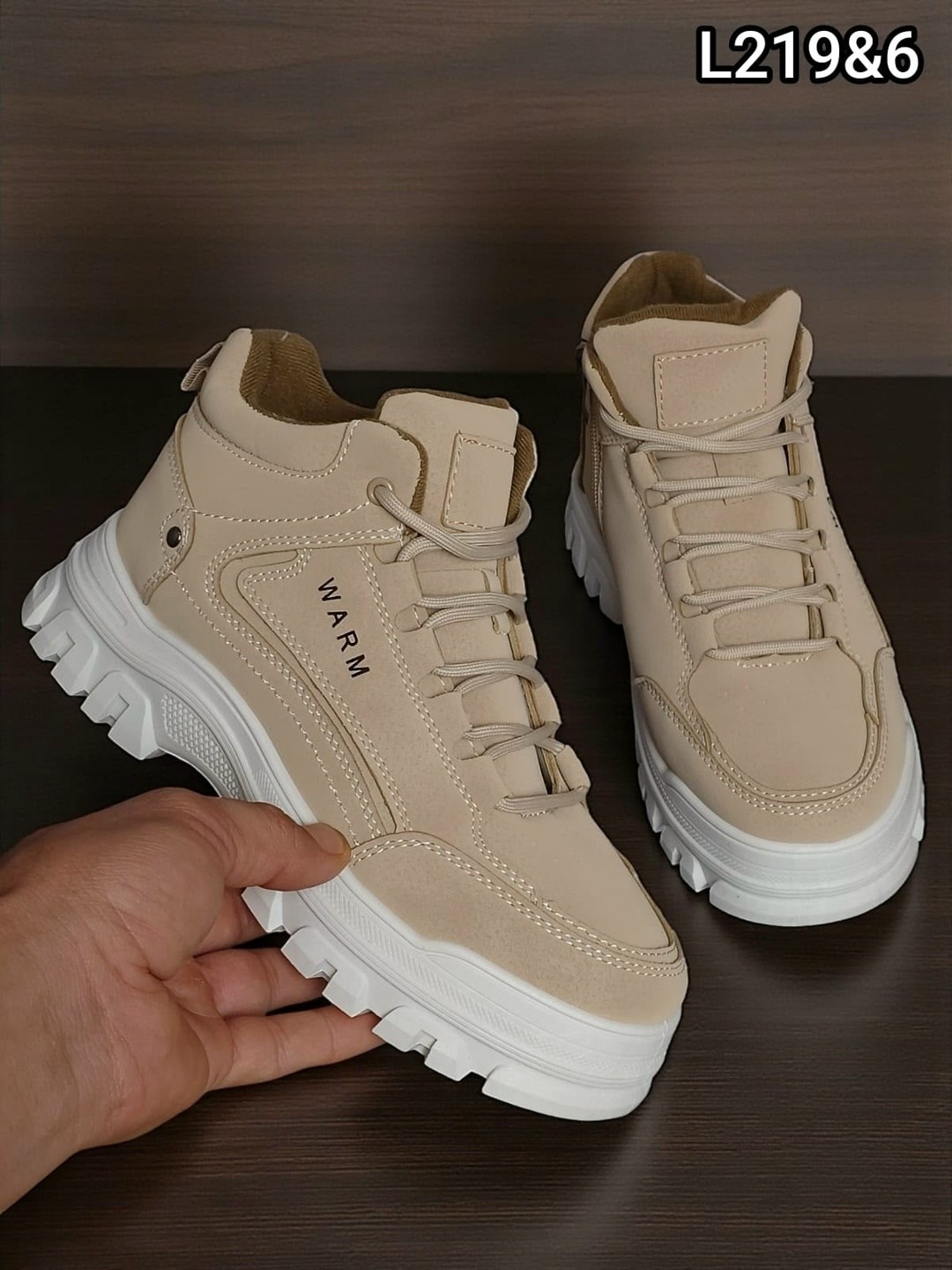 ,модные кроссовки,женские кроссовки,модные ботинки,спортивный