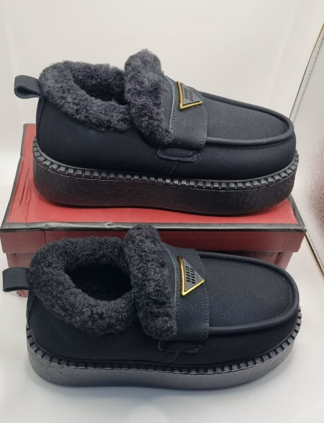 ,женская ,лоферы prada,угги короткие,женские зимние лоферы prada