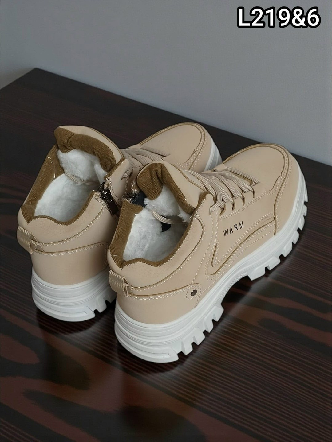 ,модные кроссовки,женские кроссовки,модные ботинки,спортивный