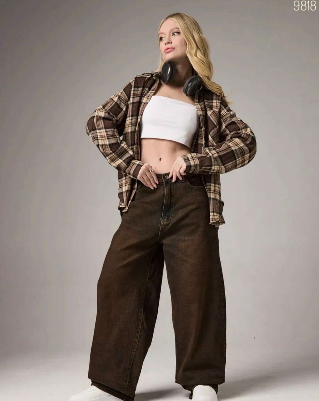 джинсы ультраширокие коричневые bershka,джинсы широкие женские,джинсы свободного кроя balloon fit bershka темно-коричневый,коричневые джинсы,женские джинсы