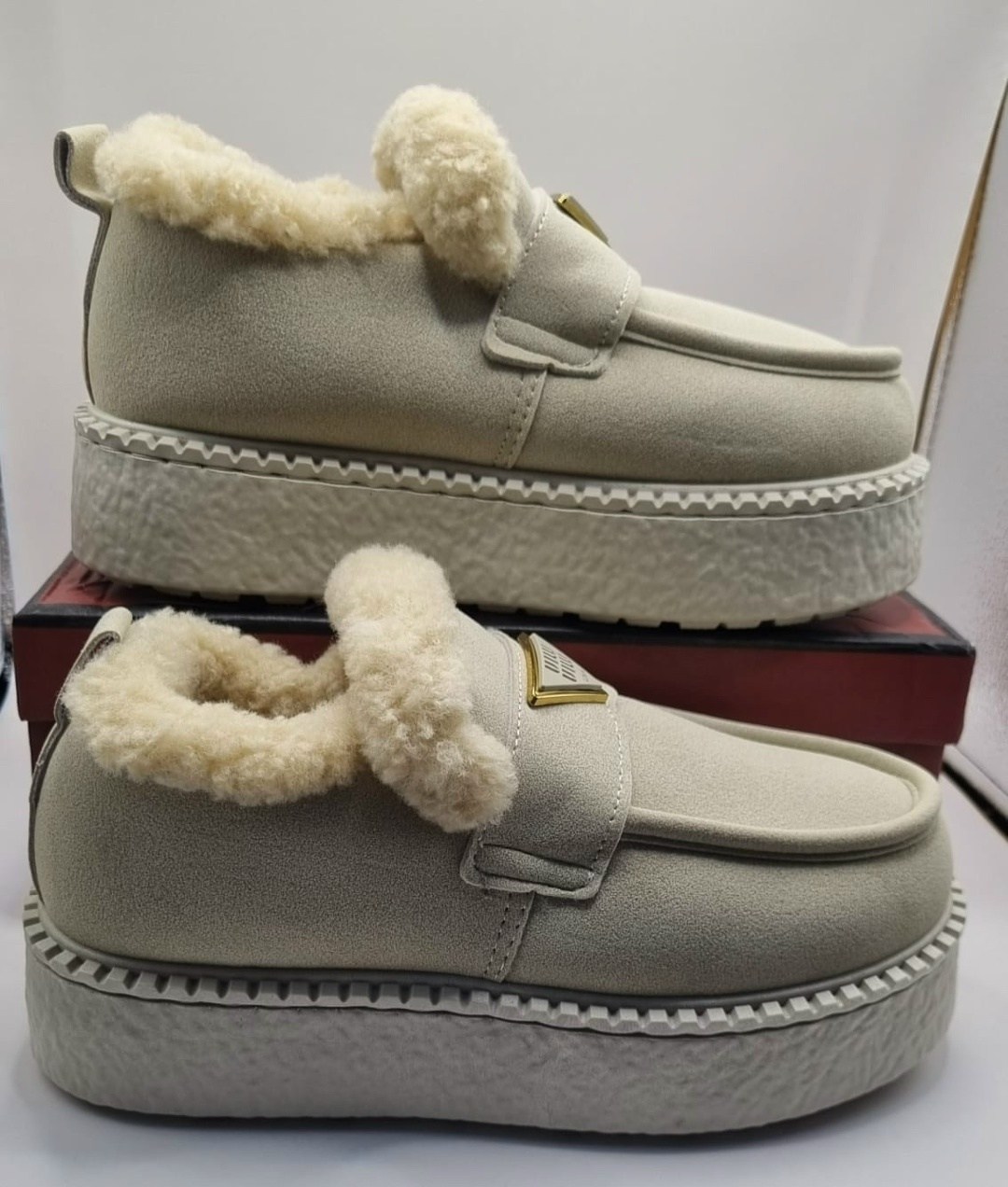 ,женская ,лоферы prada,угги короткие,женские зимние лоферы prada