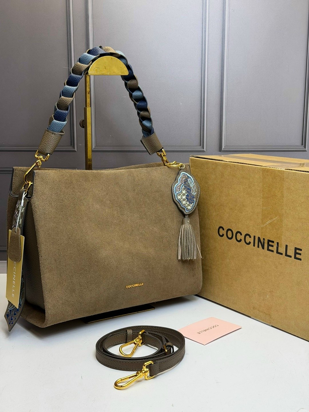 сумка coccinelle,сумка coccinelle замша,сумка женская coccinelle натуральная замша,сумка coccinelli натуральная замша 25 × 16 × 6 см,замшевая сумка