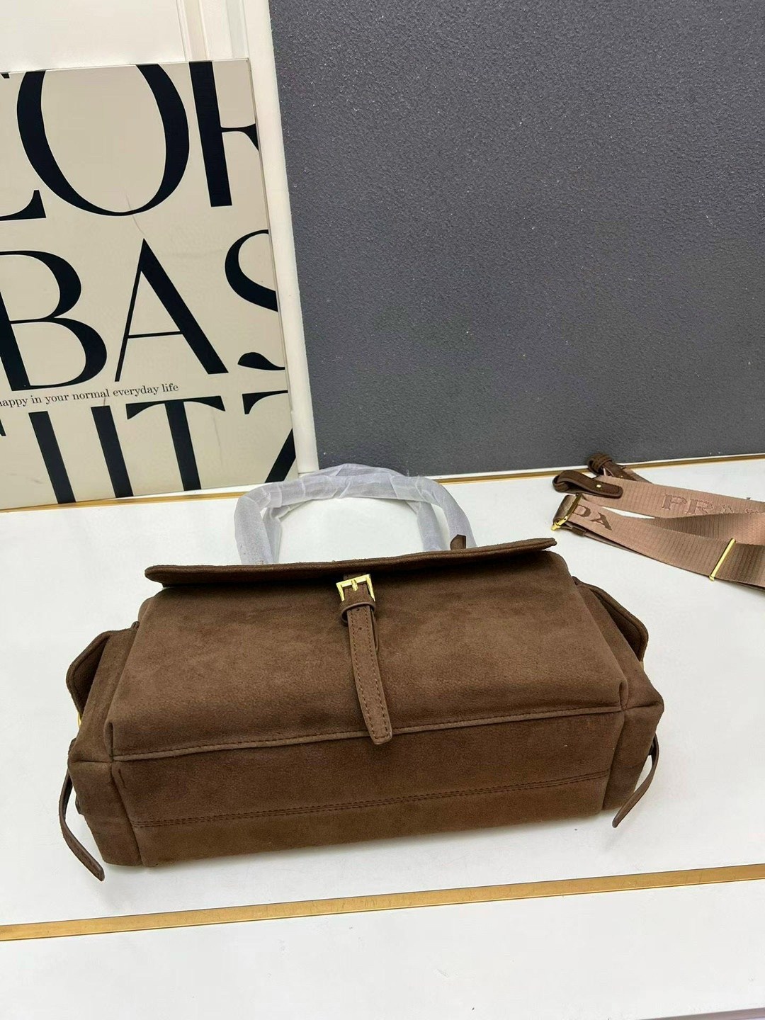 замшевая сумка,prada коричневая замшевая сумка через плечо,женская сумка prada,prada коричневая замшевая сумка через плечо для женщин,замшевая сумка prada