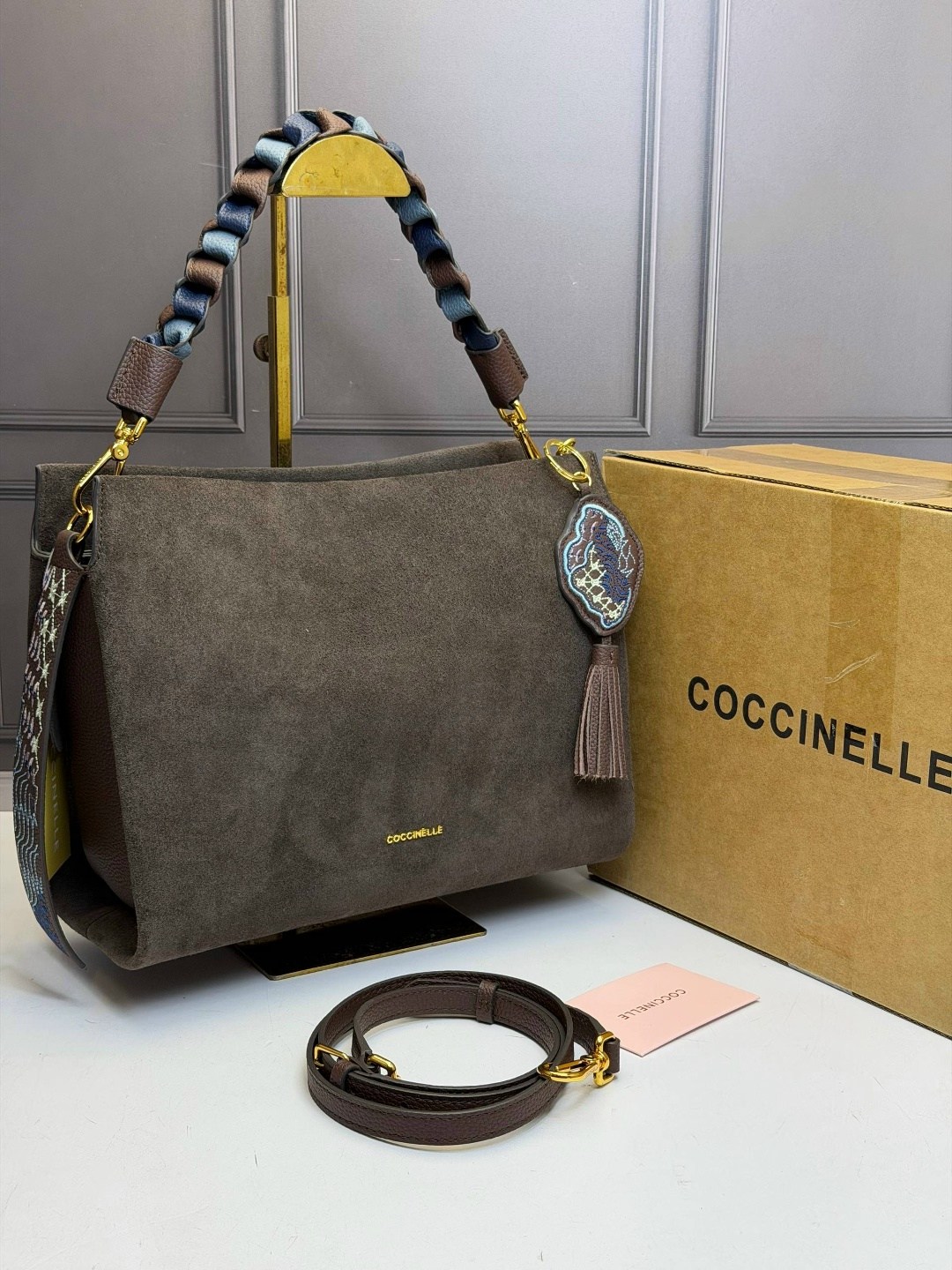 сумка coccinelle,сумка coccinelle замша,сумка женская coccinelle натуральная замша,сумка coccinelli натуральная замша 25 × 16 × 6 см,замшевая сумка