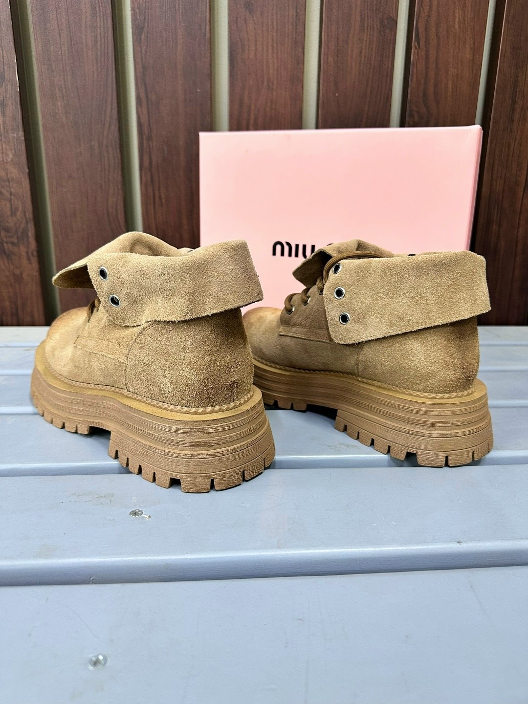 ботинки замшевые miu miu,ботинки miu miu,ботинки женские miu miu,ботинки миу миу натуральные замшевые miu miu,ботинки замшевые miu miu на осень