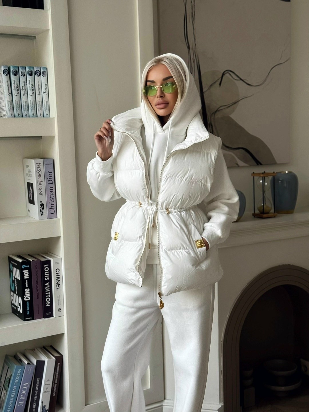 женская жилетка,жилетка белая,стильная жилетка,жилет теплый,женский костюм