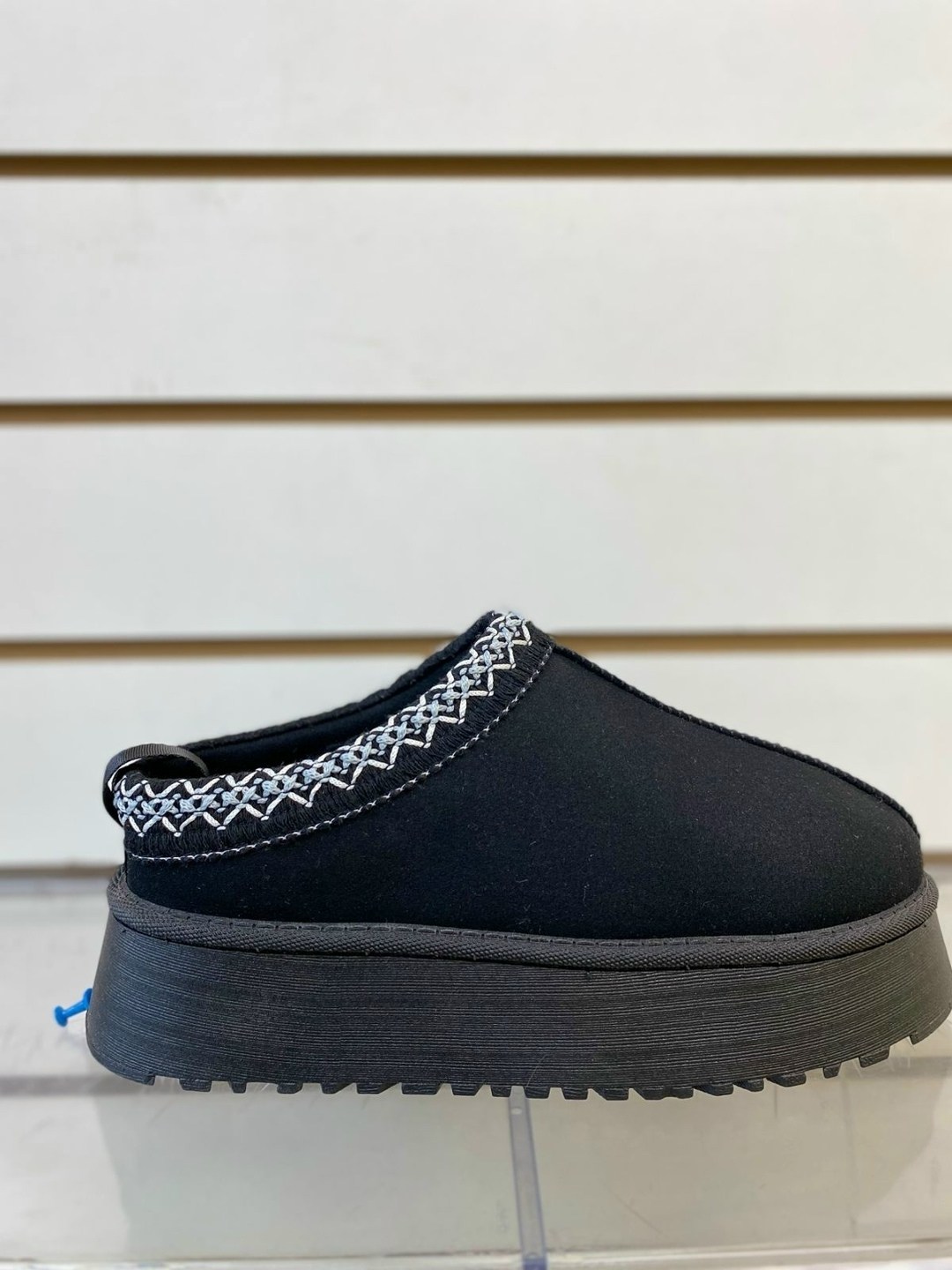 ,зимняя женская ,женская ,женские угги,угги замш