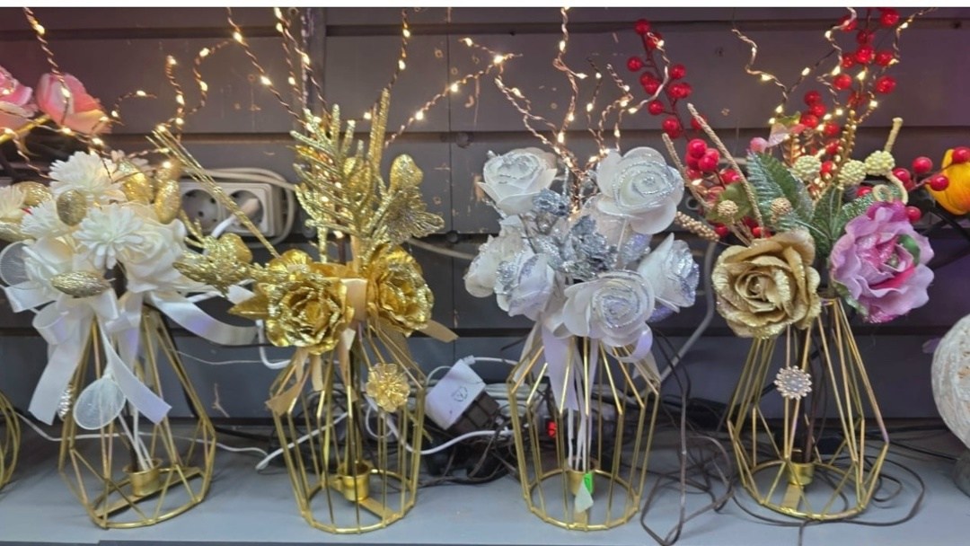 золотой букет,цветочная композиция,декор,праздничный букет,настольное украшение