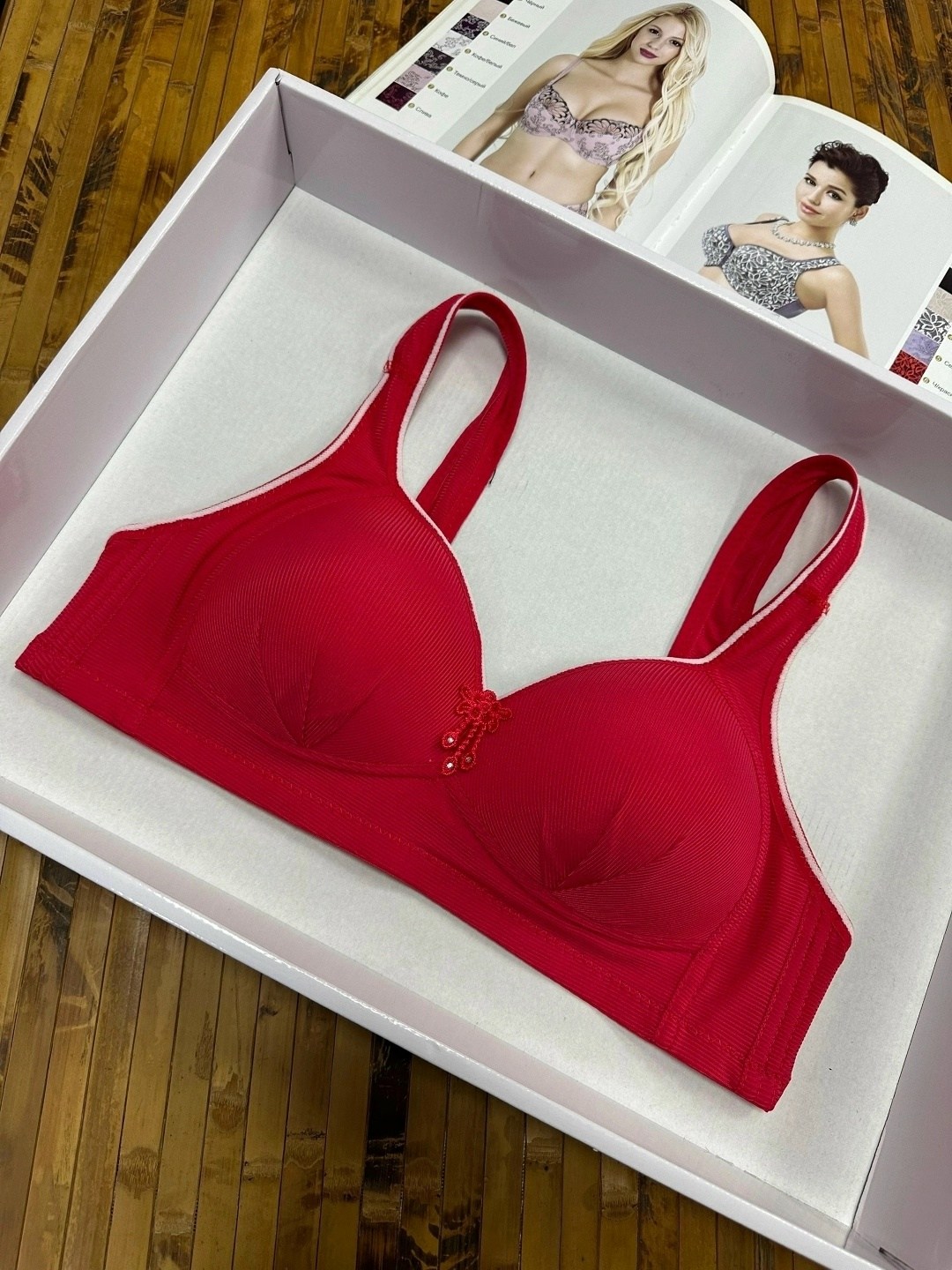 женские бюстгальтеры,лифчик женский,женские бюстгальтеры больших размеров,нижнее белье женское лифчик,бюстгальтер тонкий