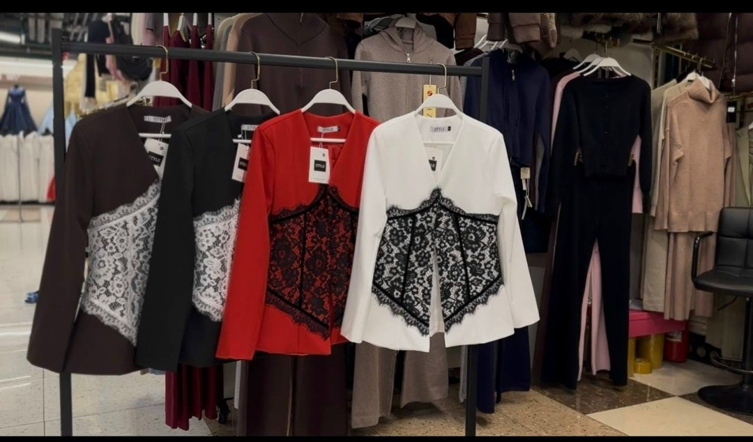 жакет с кружевом,пиджак с кружевом,пиджак кружевной,боди с кружевами,женский костюм