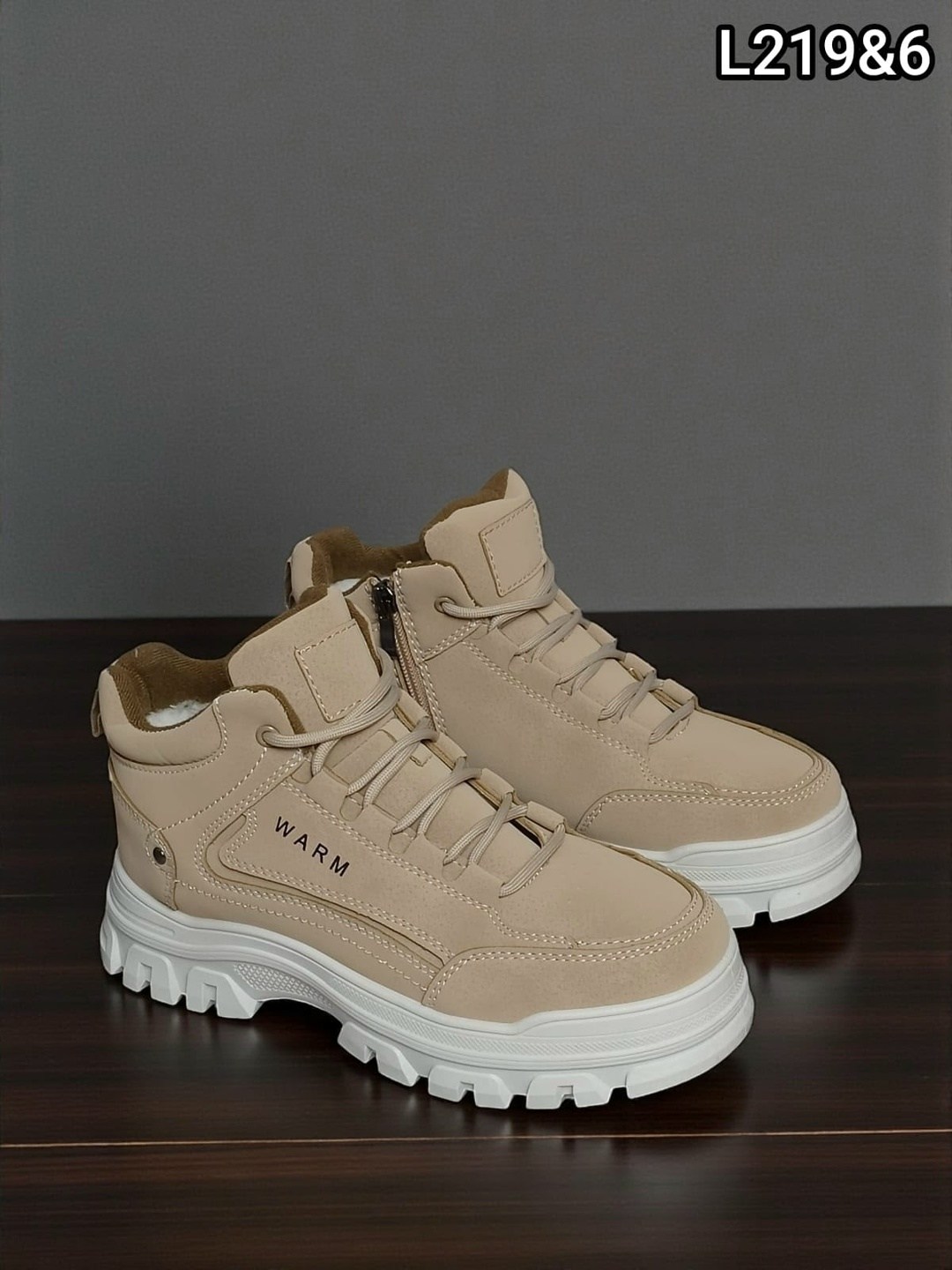 ,модные кроссовки,женские кроссовки,модные ботинки,спортивный