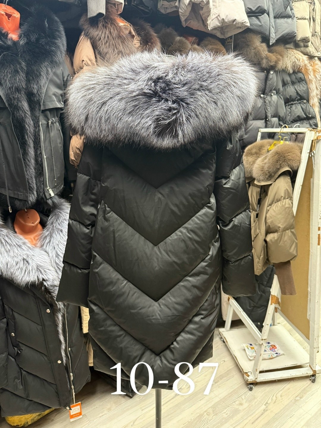 пуховик с капюшоном мех чернобурка,пуховик с натуральным мехом чернобурки,пуховик мех чернобурка,пуховик чернобурка,пуховик с натуральным мехом