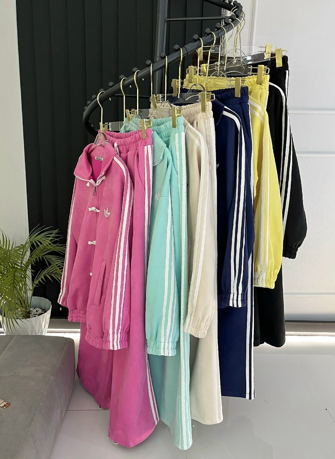 спортивный костюм adidas,стильный костюм,спортивный костюм adidas женский,спортивный костюм женский,спортивный костюм