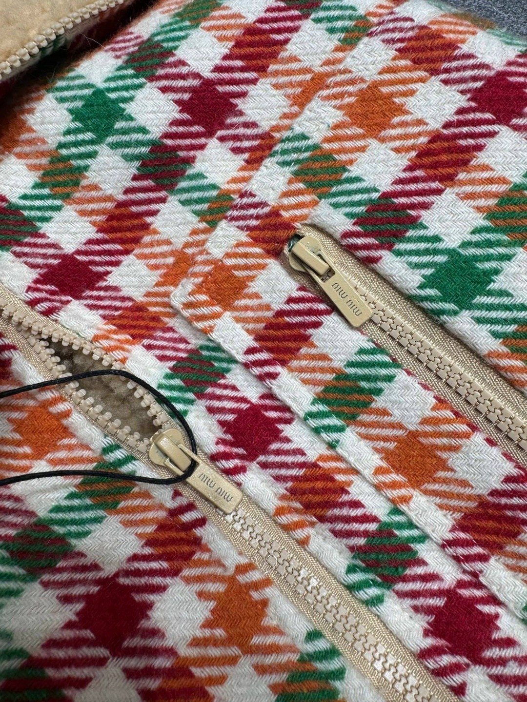 miu miu,supreme burberry jacket,burberry supreme 2025,куртка в клетку,supreme burberry