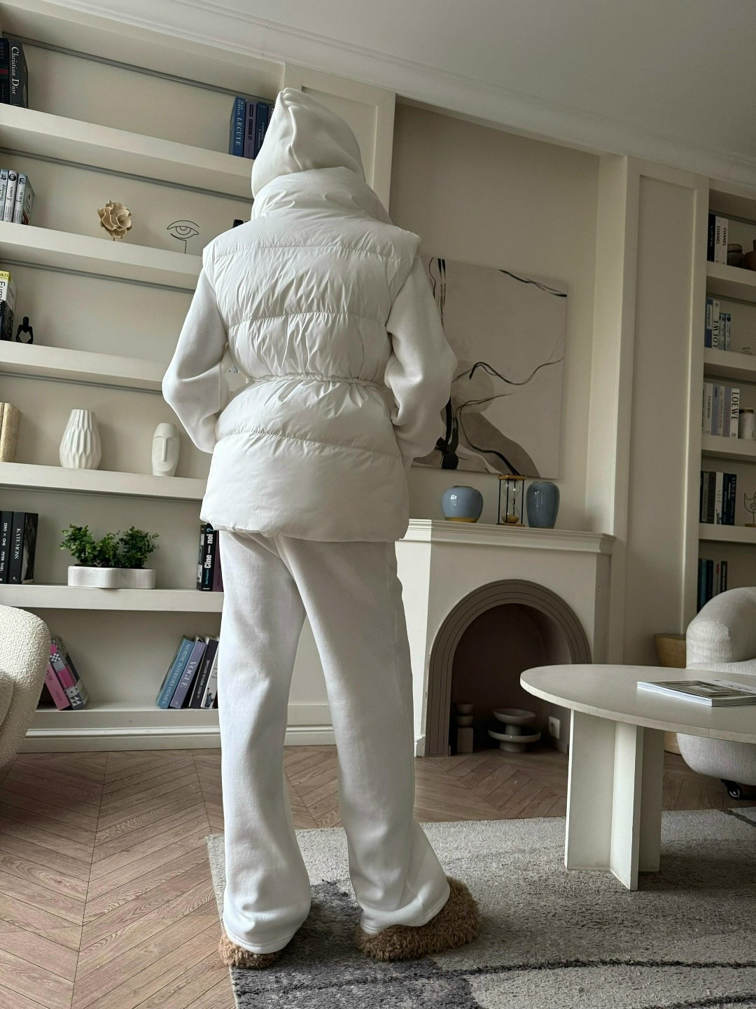 женская жилетка,жилетка белая,стильная жилетка,жилет теплый,женский костюм