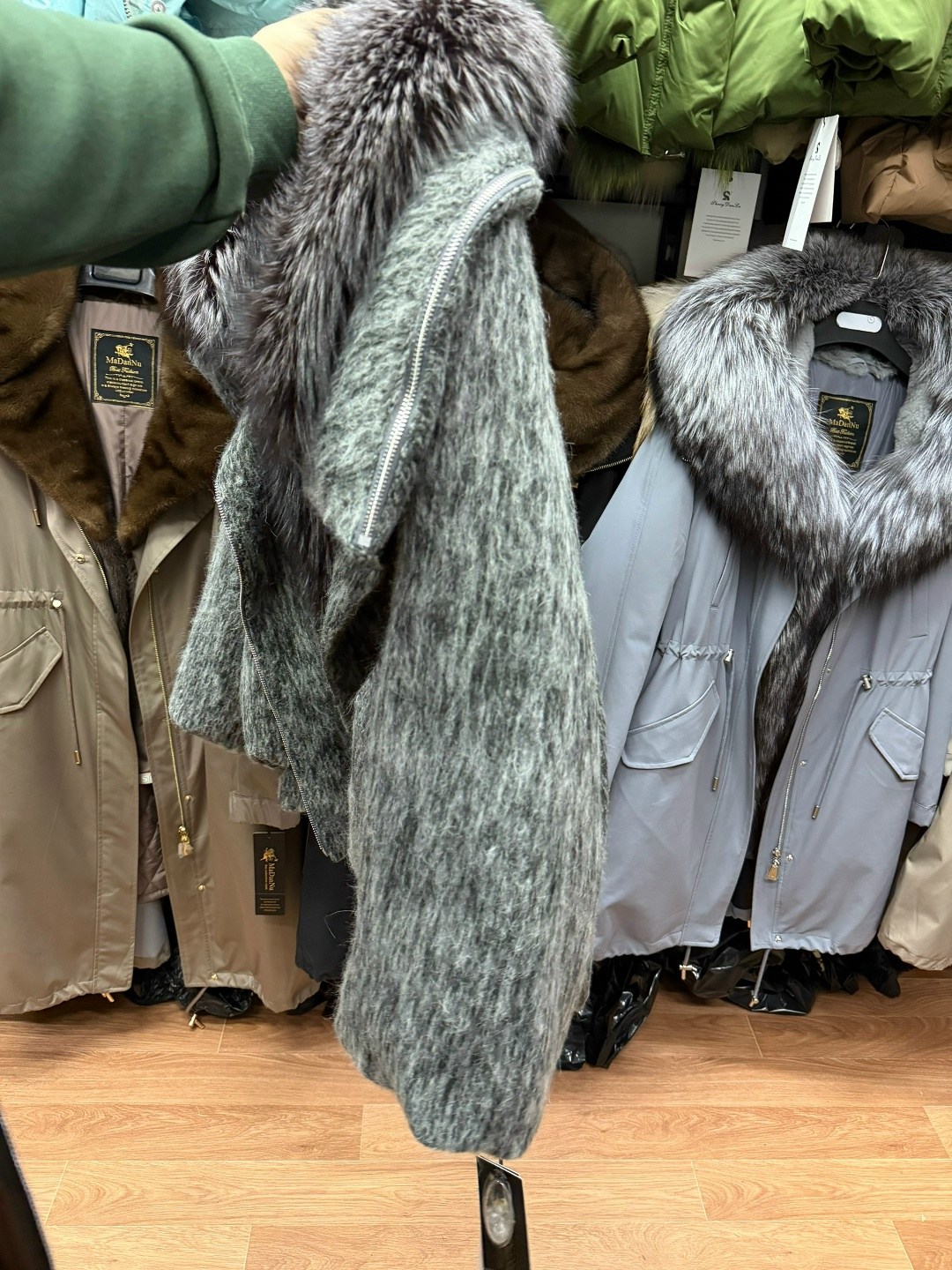 куртка натуральная кожа мех чернобурка,пуховик с мехом,куртка с мехом,куртка женская с мехом чернобурки,куртка с натуральным мехом