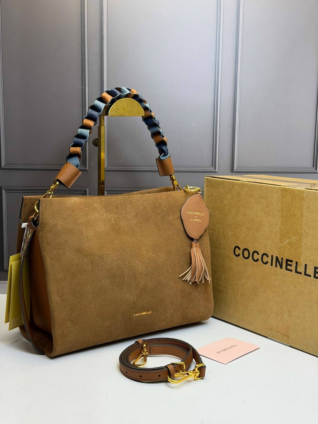 сумка coccinelle,сумка coccinelle замша,сумка женская coccinelle натуральная замша,сумка coccinelli натуральная замша 25 × 16 × 6 см,замшевая сумка