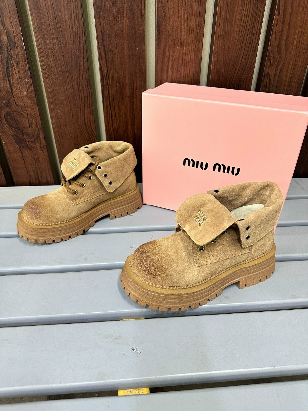 ботинки замшевые miu miu,ботинки miu miu,ботинки женские miu miu,ботинки миу миу натуральные замшевые miu miu,ботинки замшевые miu miu на осень