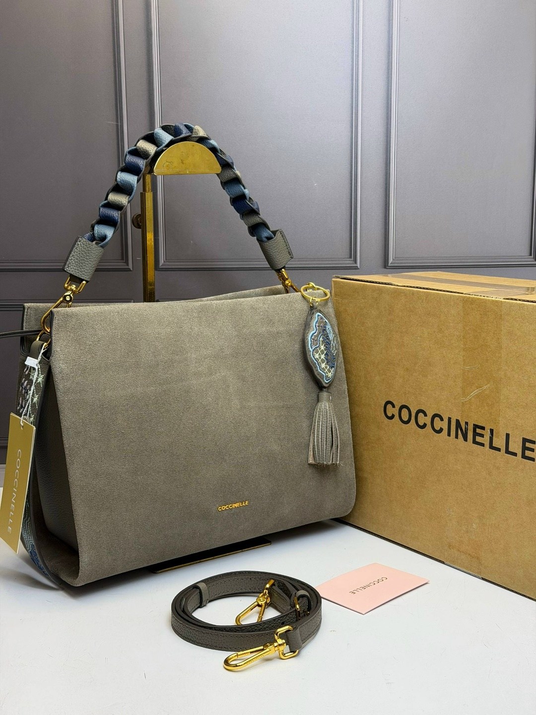 сумка coccinelle,сумка coccinelle замша,сумка женская coccinelle натуральная замша,сумка coccinelli натуральная замша 25 × 16 × 6 см,замшевая сумка