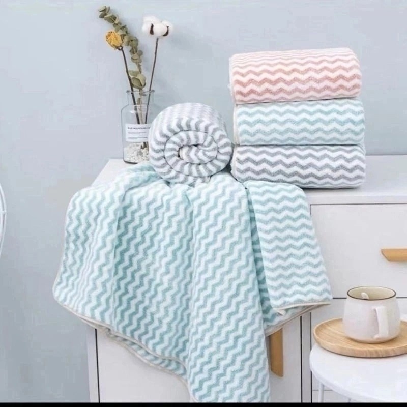 комплект из двух полотенец,набор полотенец,полотенца спортивные,полотенца спортивные из микрофибры,полотенце адидас махровое