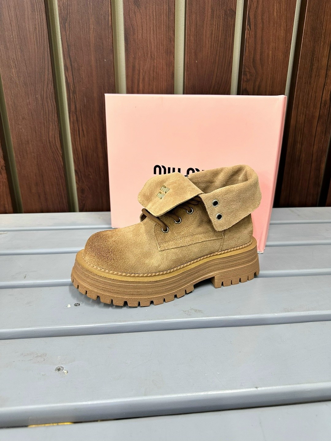 ботинки замшевые miu miu,ботинки miu miu,ботинки женские miu miu,ботинки миу миу натуральные замшевые miu miu,ботинки замшевые miu miu на осень