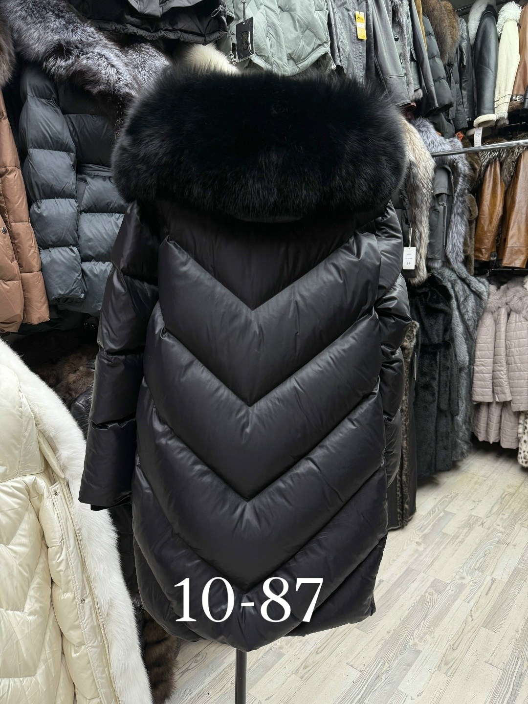 пуховик с капюшоном мех чернобурка,пуховик с натуральным мехом чернобурки,пуховик мех чернобурка,пуховик чернобурка,пуховик с натуральным мехом