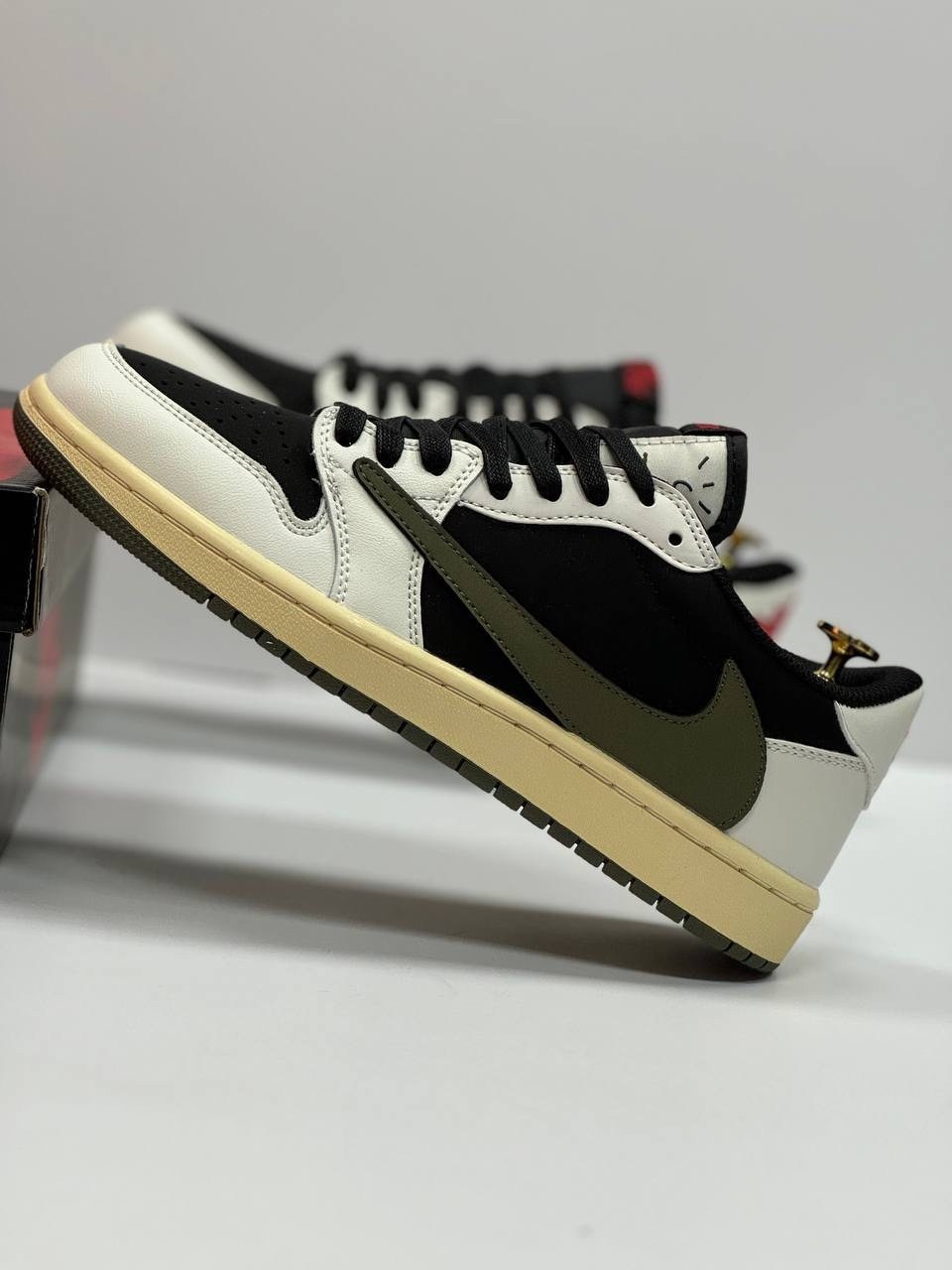 кроссовки nike air jordan 1 low travis scott,nike air jordan 1 low travis scott,кроссовки travis scott x nike air jordan 1 low,nike air jordan 1 travis scott olive,кроссовки travis scott x nike air jo