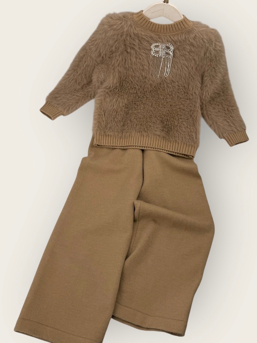 джемпер бежевый,свитер и брюки,костюмы трикотажные,джемпер и брюки,комплект джемпер
