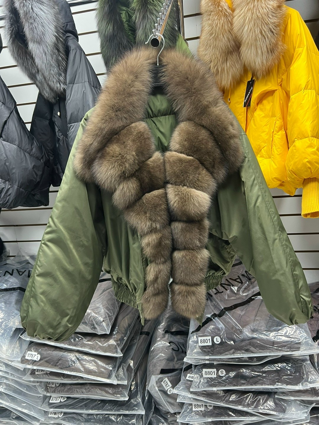 куртка-бомбер с натуральным мехом песца,пуховик с натуральным мехом,куртка с мехом,пуховик женский с натуральным мехом,курткабомбер с натуральным мехом песца