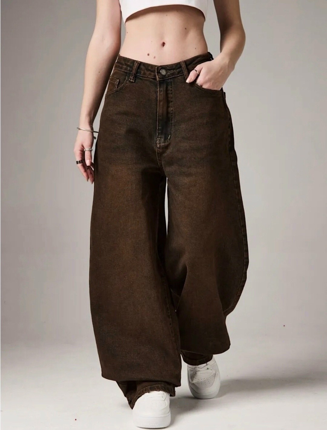 джинсы ультраширокие коричневые bershka,джинсы широкие женские,джинсы свободного кроя balloon fit bershka темно-коричневый,коричневые джинсы,женские джинсы