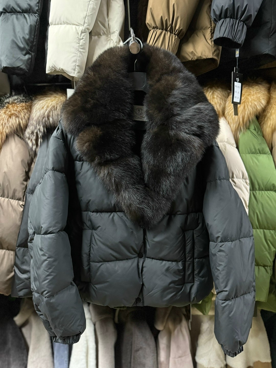 куртка пуховик с натуральным мехом женская,женское пальто с воротником из натурального лисьего меха, с гусиным пухом,женские пуховики с меховым воротником,пуховик женский натуральный мех,пуховик с нат