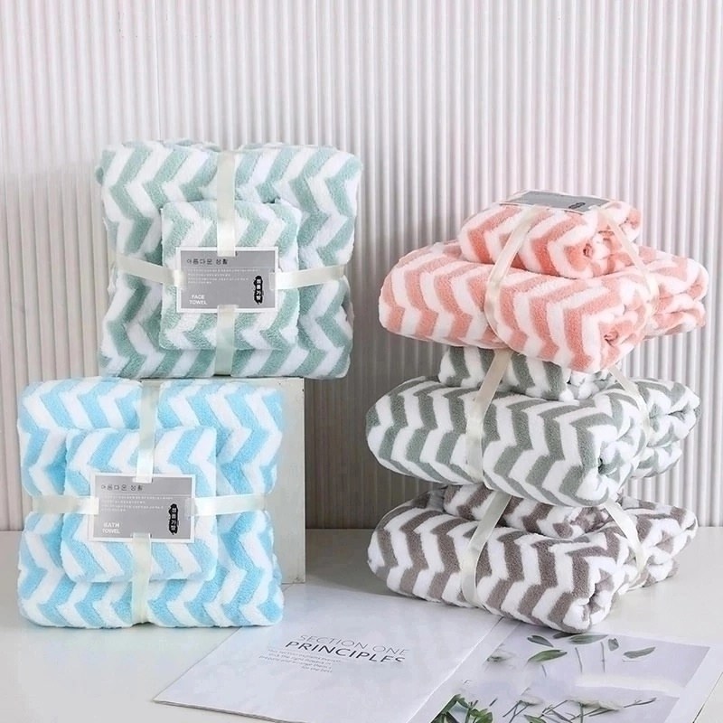 комплект из двух полотенец,набор полотенец,полотенца спортивные,полотенца спортивные из микрофибры,полотенце адидас махровое