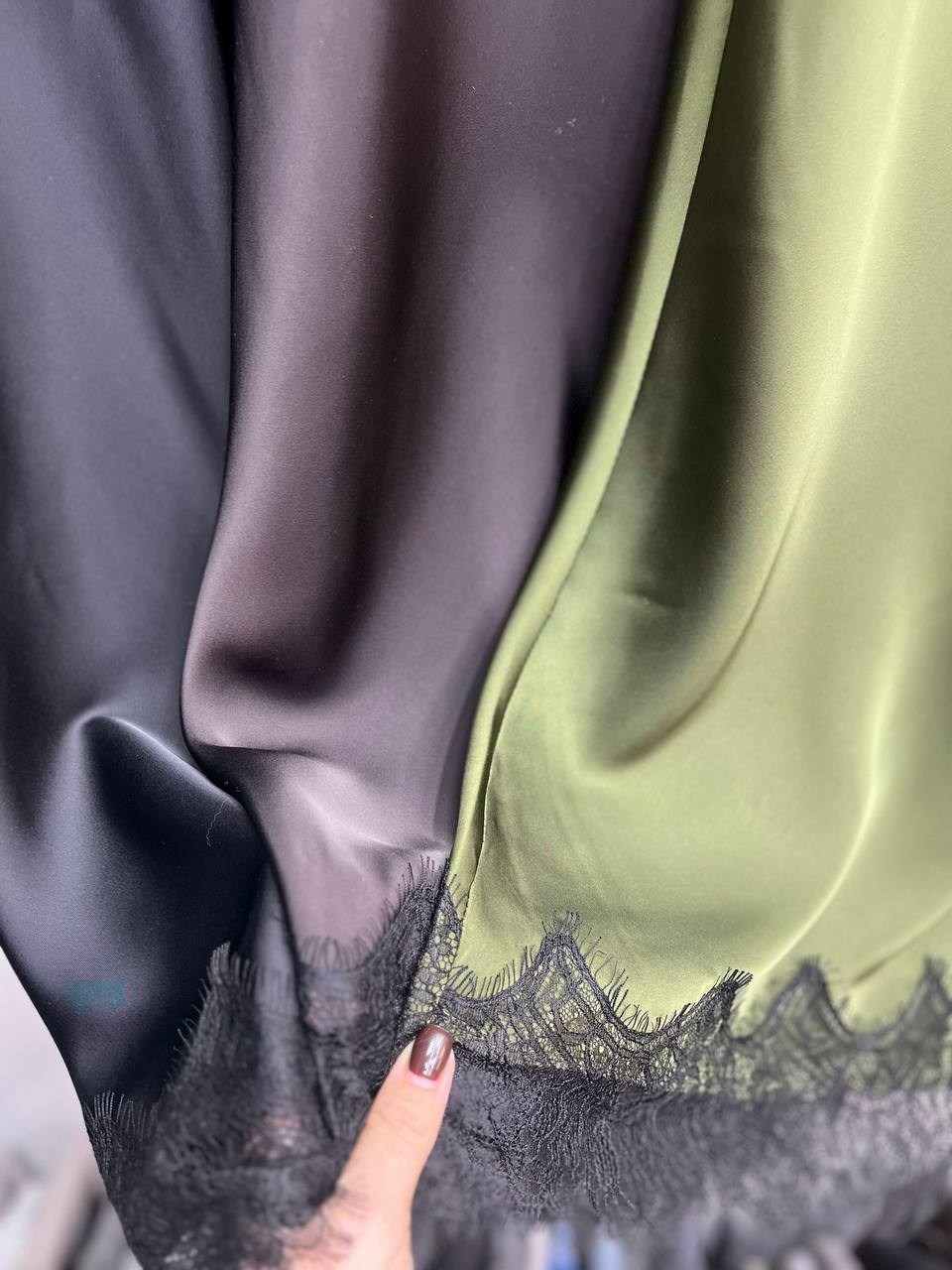 атласная юбка,атласная юбка миди,юбка,юбка шелковая,зеленая шелковая юбка