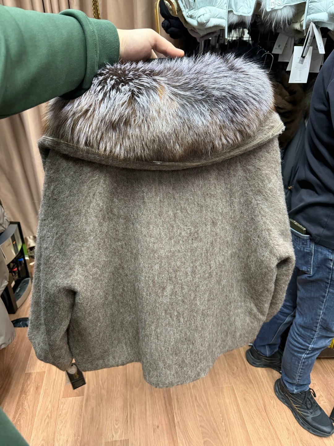 пуховик с мехом,куртка с мехом,пуховик с чернобуркой,женская зимняя куртка,куртка с натуральным мехом