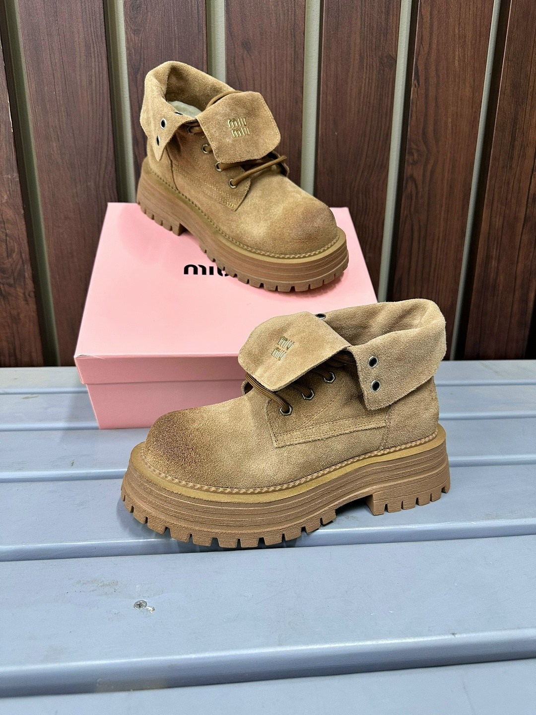 ботинки замшевые miu miu,ботинки miu miu,ботинки женские miu miu,ботинки миу миу натуральные замшевые miu miu,ботинки замшевые miu miu на осень