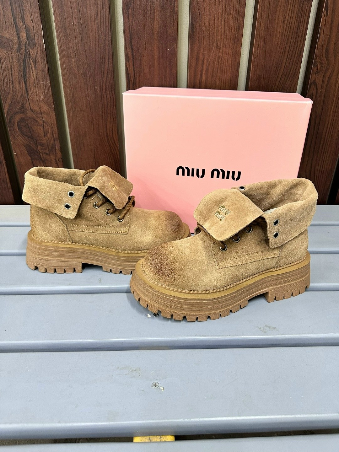 ботинки замшевые miu miu,ботинки miu miu,ботинки женские miu miu,ботинки миу миу натуральные замшевые miu miu,ботинки замшевые miu miu на осень
