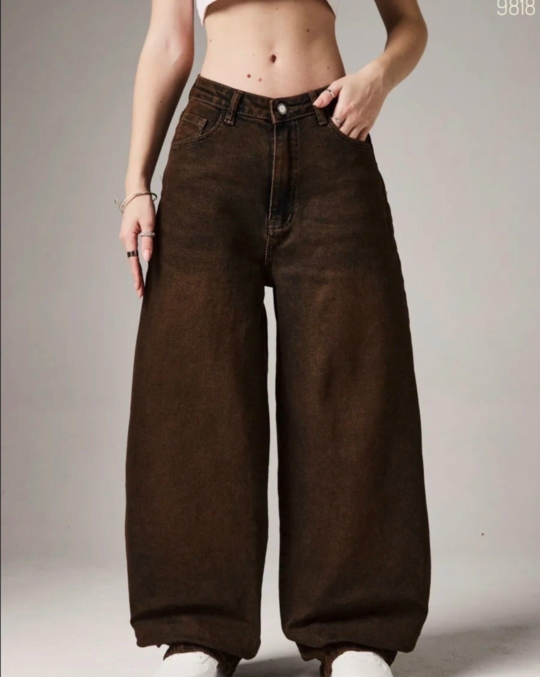 джинсы ультраширокие коричневые bershka,джинсы широкие женские,джинсы свободного кроя balloon fit bershka темно-коричневый,коричневые джинсы,женские джинсы