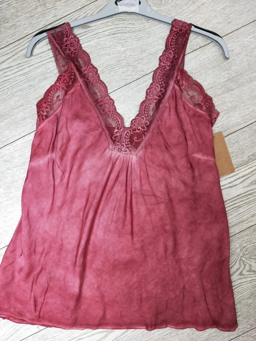 шелковая майка интимиссими,топ с кружевом в бельевом стиле,шёлковый топ с широким кружевом,бельевой стиль кружево,топ шелковый с кружевом